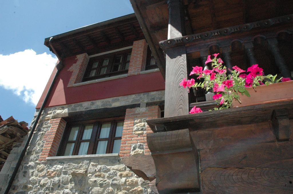 Gasthaus A Pie De Picos Caño Exterior foto